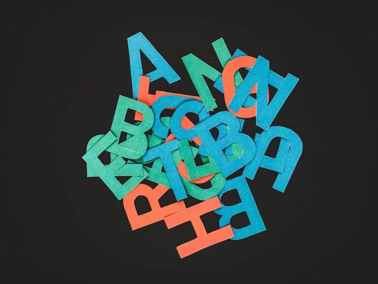 Abstract tekst en letters symboliseren een Large Language Model